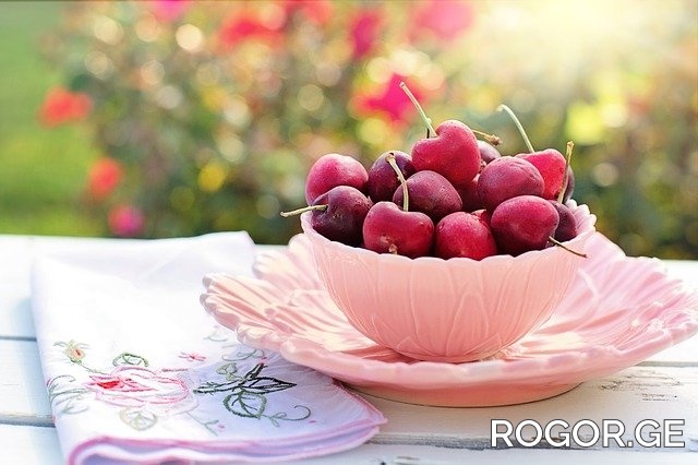 cherries-2402449-640-1658301575.jpg