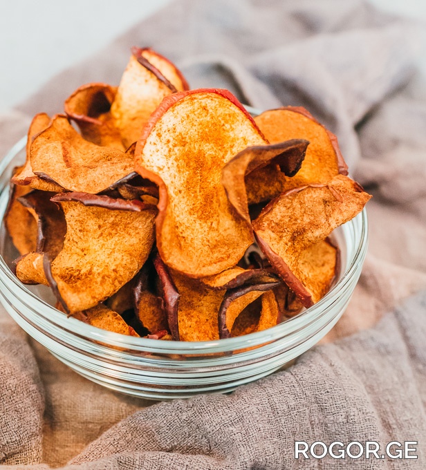 air-fryer-apple-chips-3-1755849507.jpg