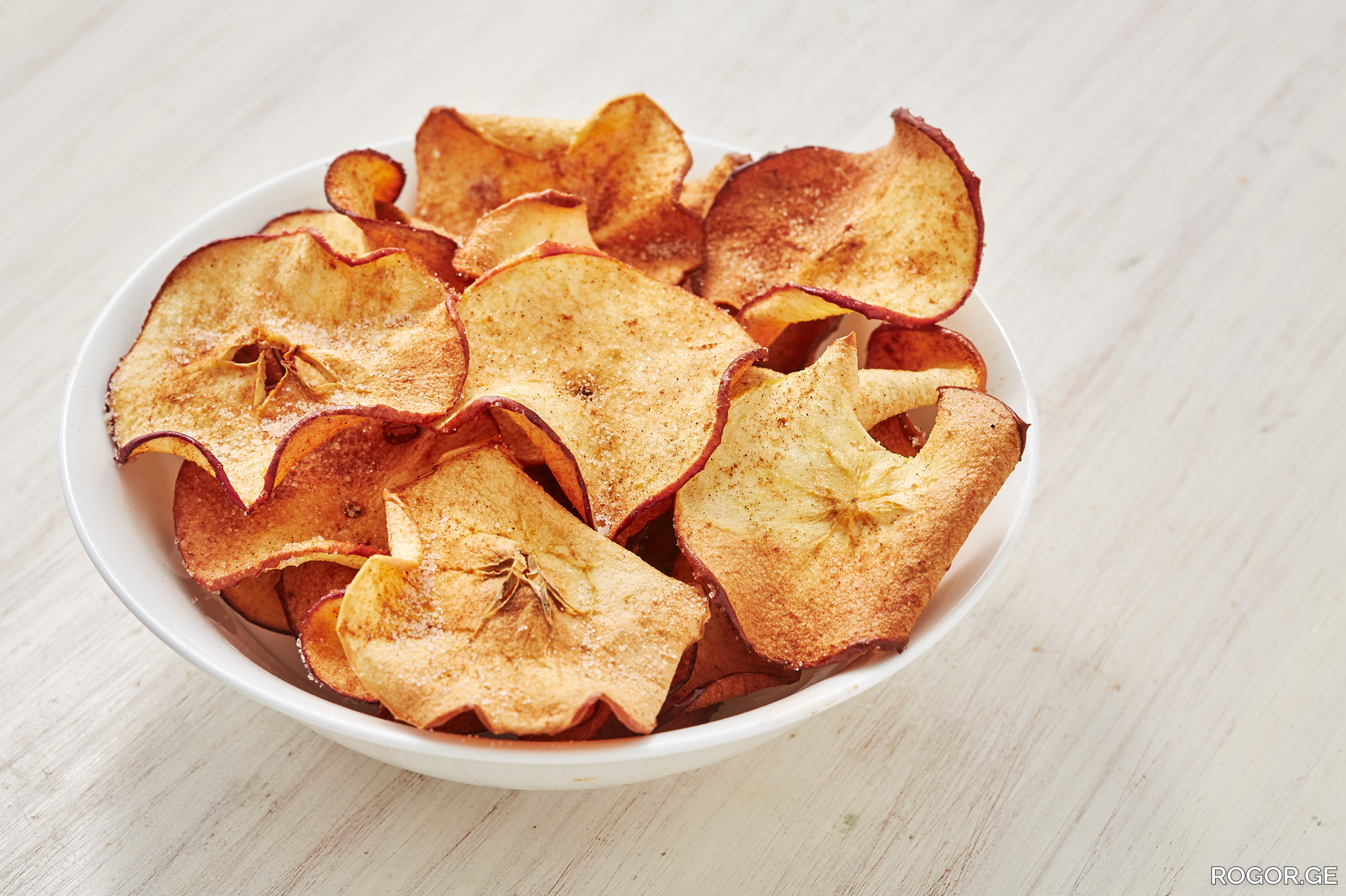 delish-191907-air-fryer-apple-chips-0130-landscape-pf-1564159107-1755849524.png