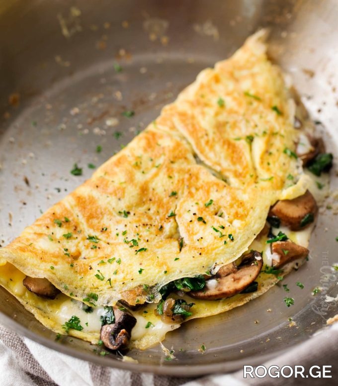 cheesy-mushroom-spinach-omelet-2-680x776-1780907403.jpg