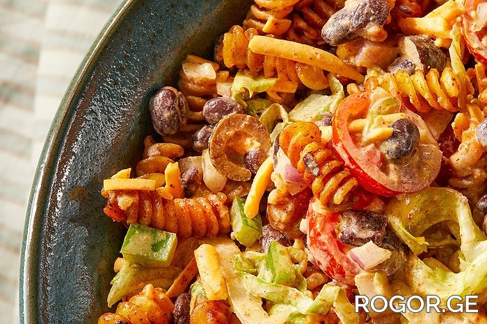 crispy-pasta-salad-tr26-283442-md-p2-06-16-7b-1784715647.jpg