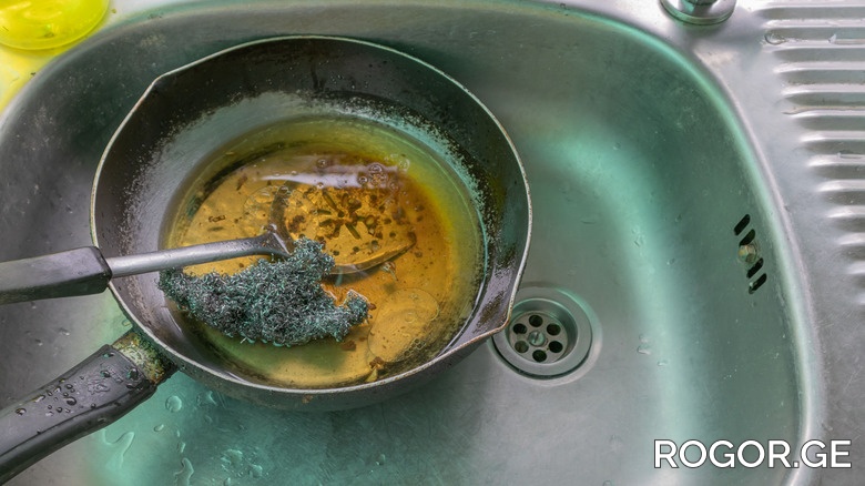 clogging-your-pipes-with-oil-and-grease-1777506649-1787555699.jpg
